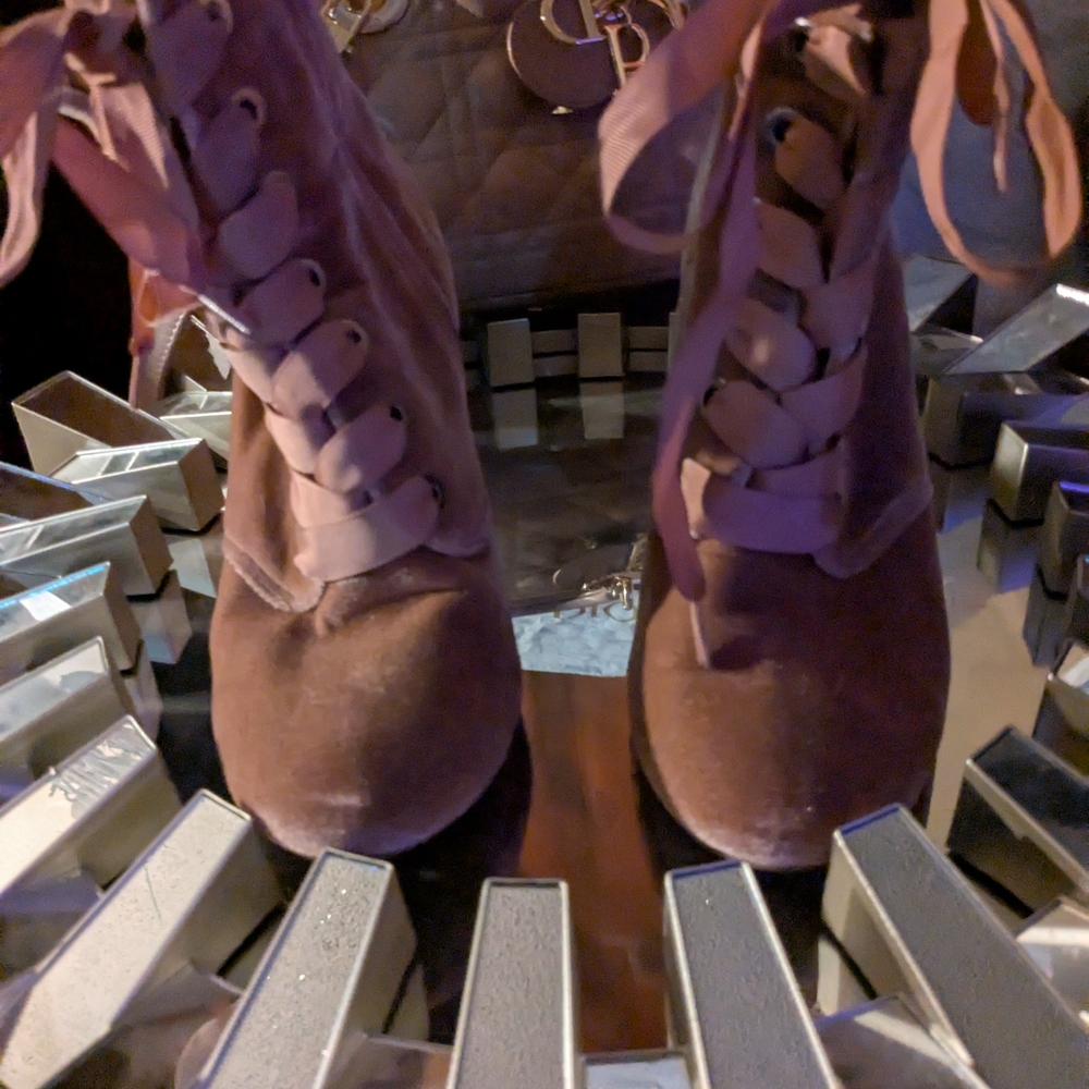 Elegant Lace-Up Boots in Mauve